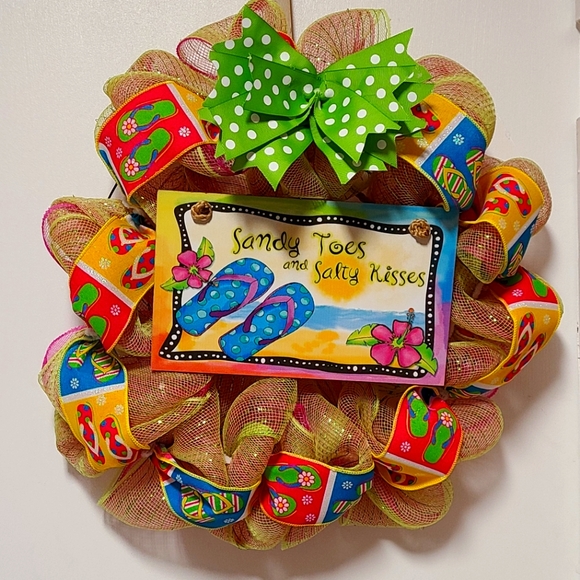 Pink and green wreath - Picture 1 of 2